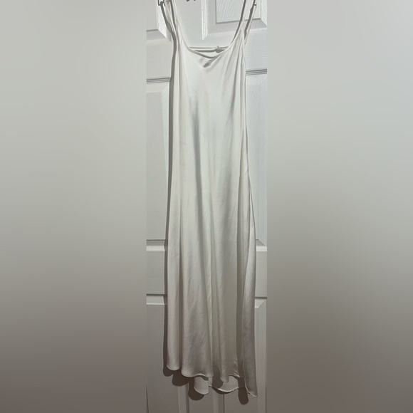 Silk dress from Zara. Never worn. Extra small - Picture 2 of 5